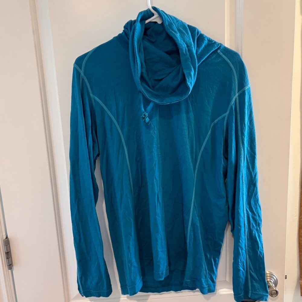 Cabela’s women’s Merino icebreaker Wool cowl neck lovely blue xl